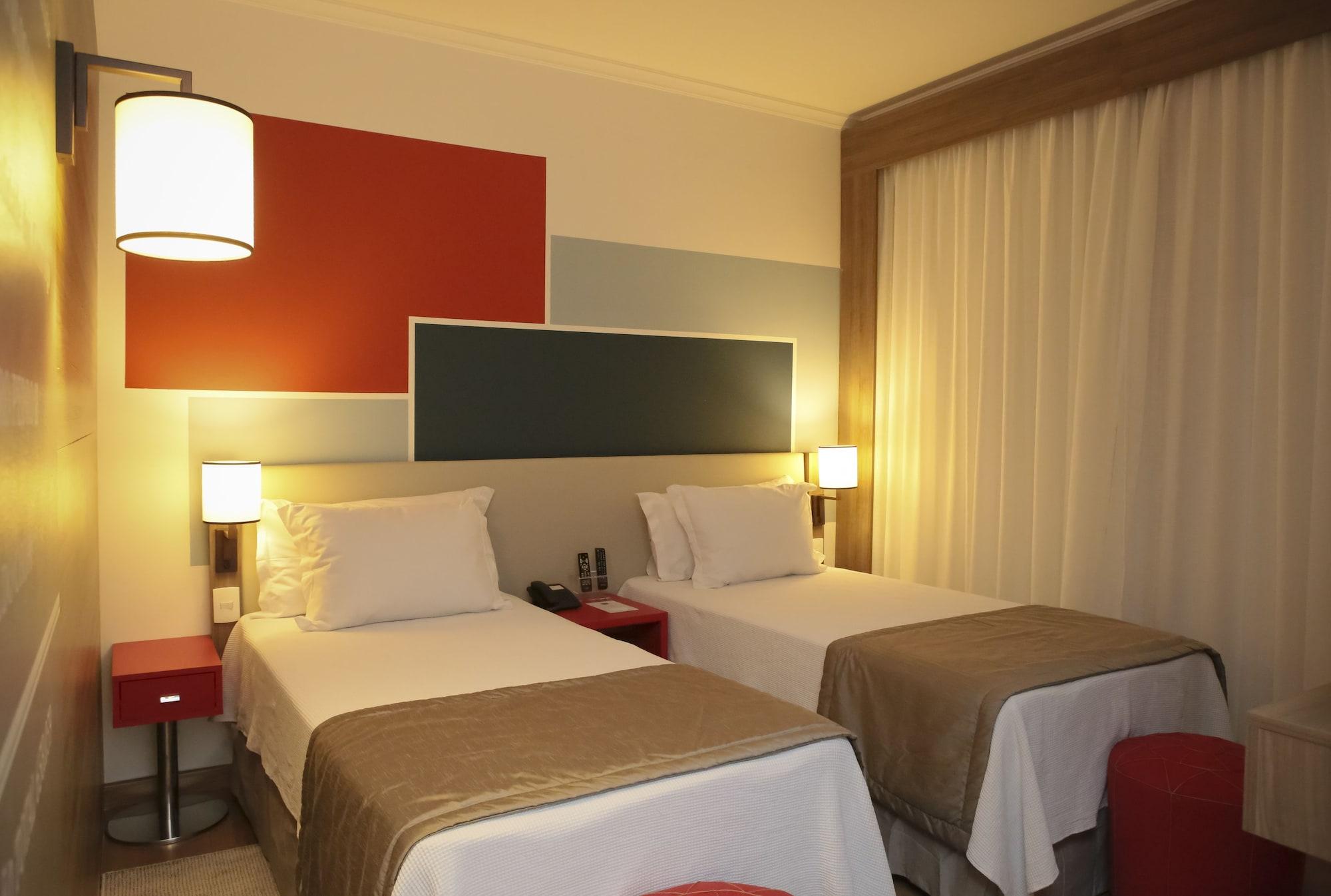 Hotel Tryp By Wyndham Ribeirão Preto Esterno foto A room at the hotel