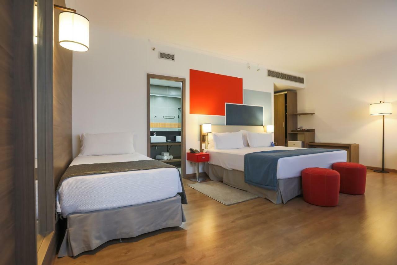 Hotel Tryp By Wyndham Ribeirão Preto Esterno foto A room at the hotel