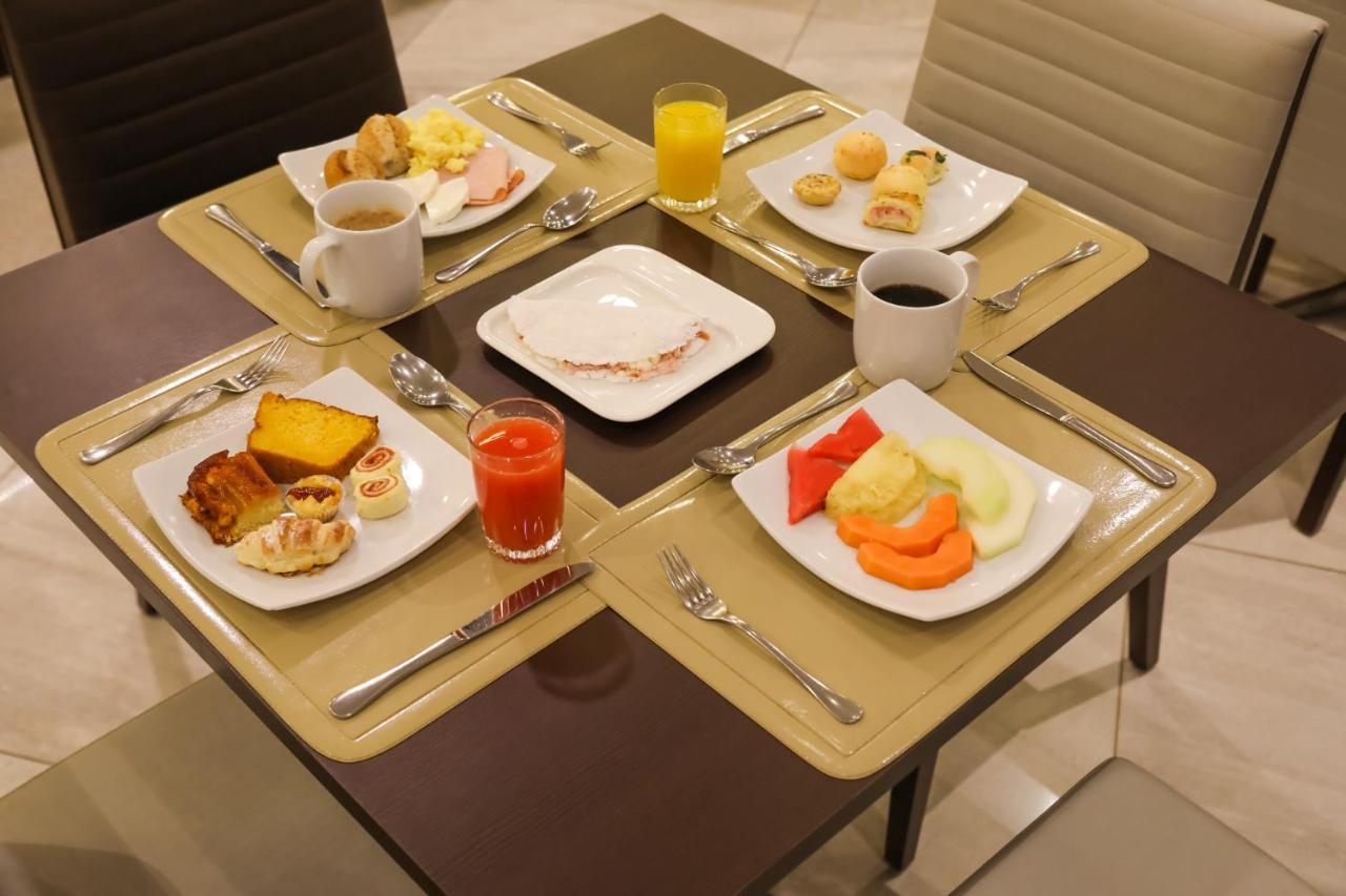 Hotel Tryp By Wyndham Ribeirão Preto Esterno foto A breakfast table